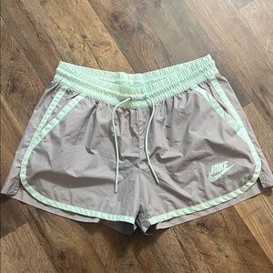 Nike Women's Mint and gray Athletic Shorts with pockets sz L